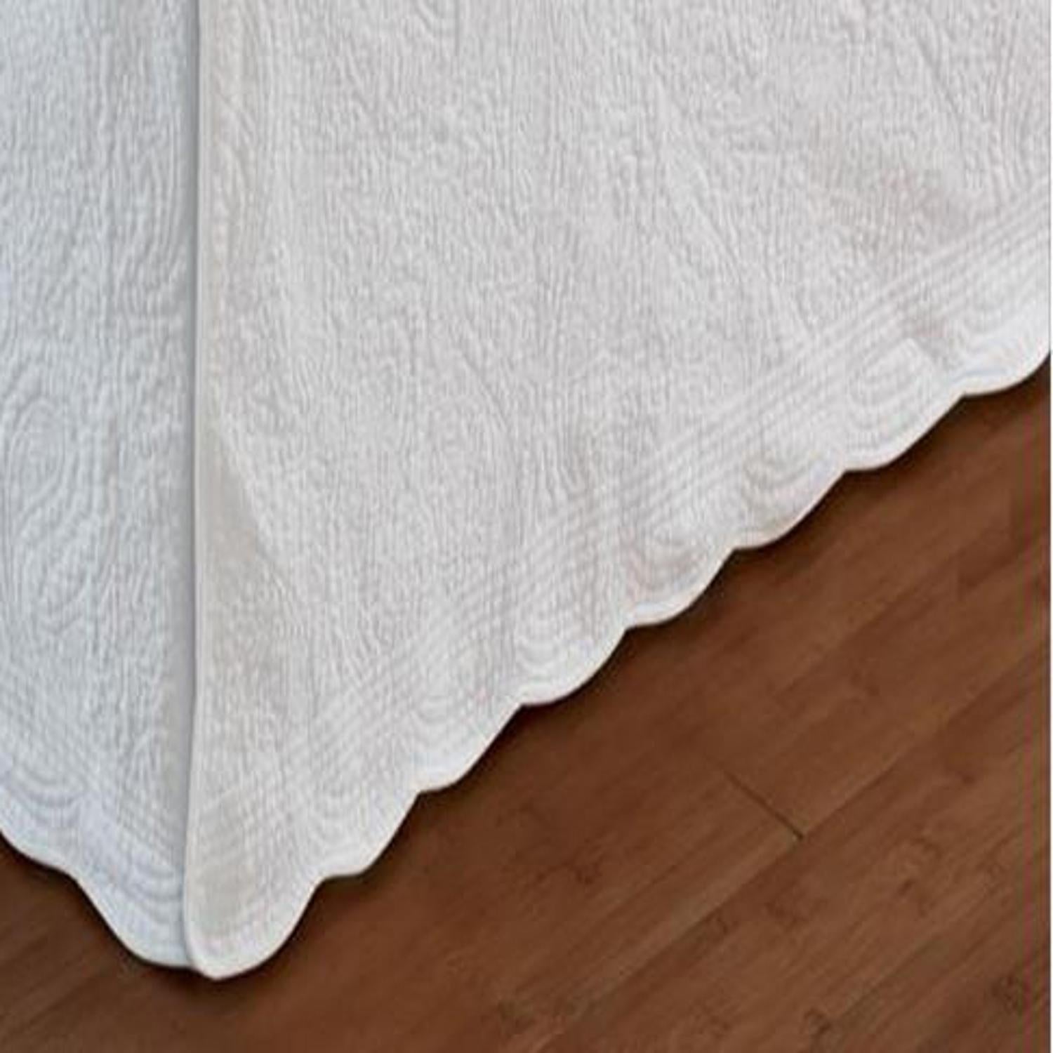 Greenland Home Fashion Paisley Quilted Bed Skirt 18" - White