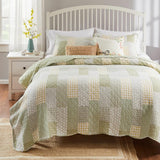 Greenland Home Fashions Barefoot Bungalow Juniper Geometric Patterns and Scalloped Borders Comfort Quilt Set - Sage