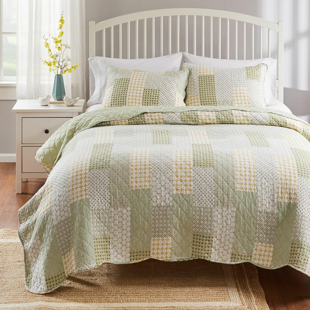 Greenland Home Fashions Barefoot Bungalow Juniper Geometric Patterns and Scalloped Borders Comfort Quilt Set - Sage