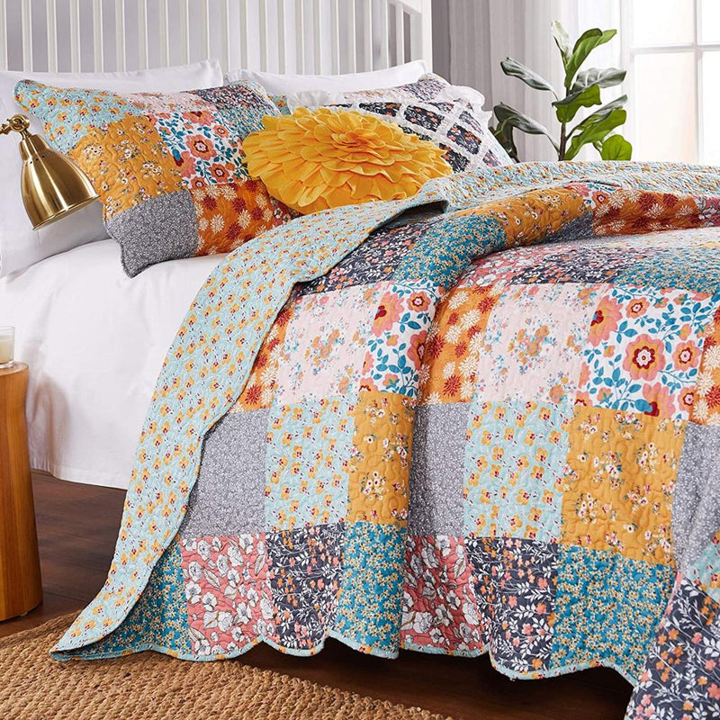 Barefoot Bungalow Carlie Quilt and Pillow Sham Set - Calico