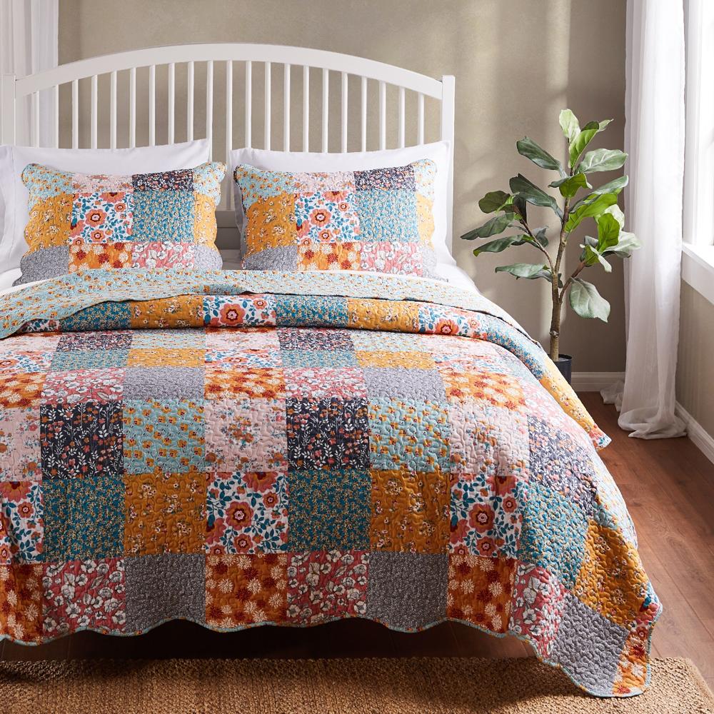 Barefoot Bungalow Carlie Quilt and Pillow Sham Set - Calico