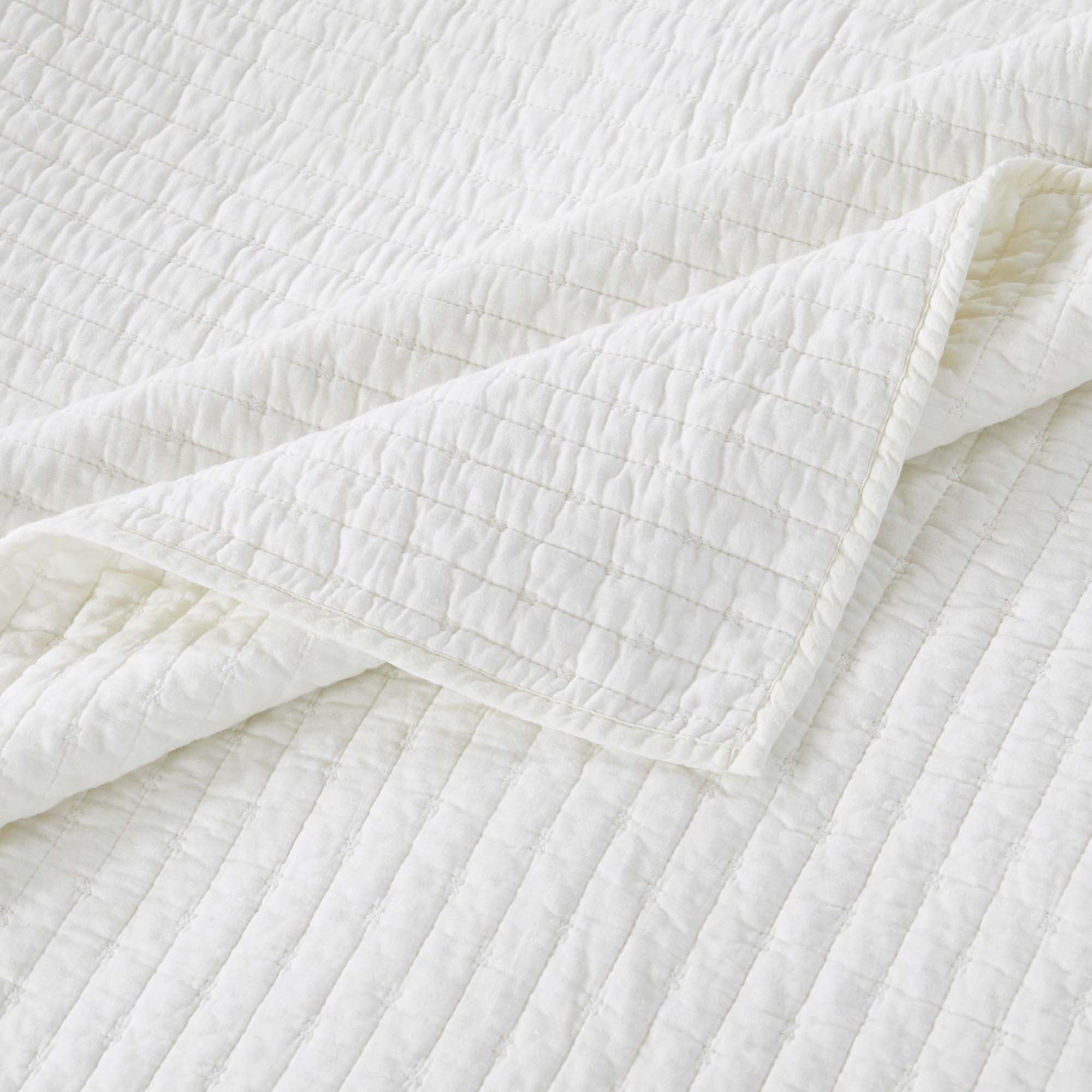 Greenland Home Fashions Monterrey Finely Stitched Quilt Set Classic Solid Color Style  Machine Quilted White