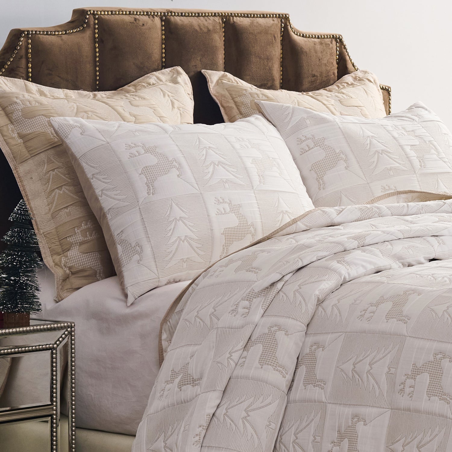 Greenland Home Fashions Reindeer Games 100% Woven Polyester Jacquard Machine Quilted Sham White