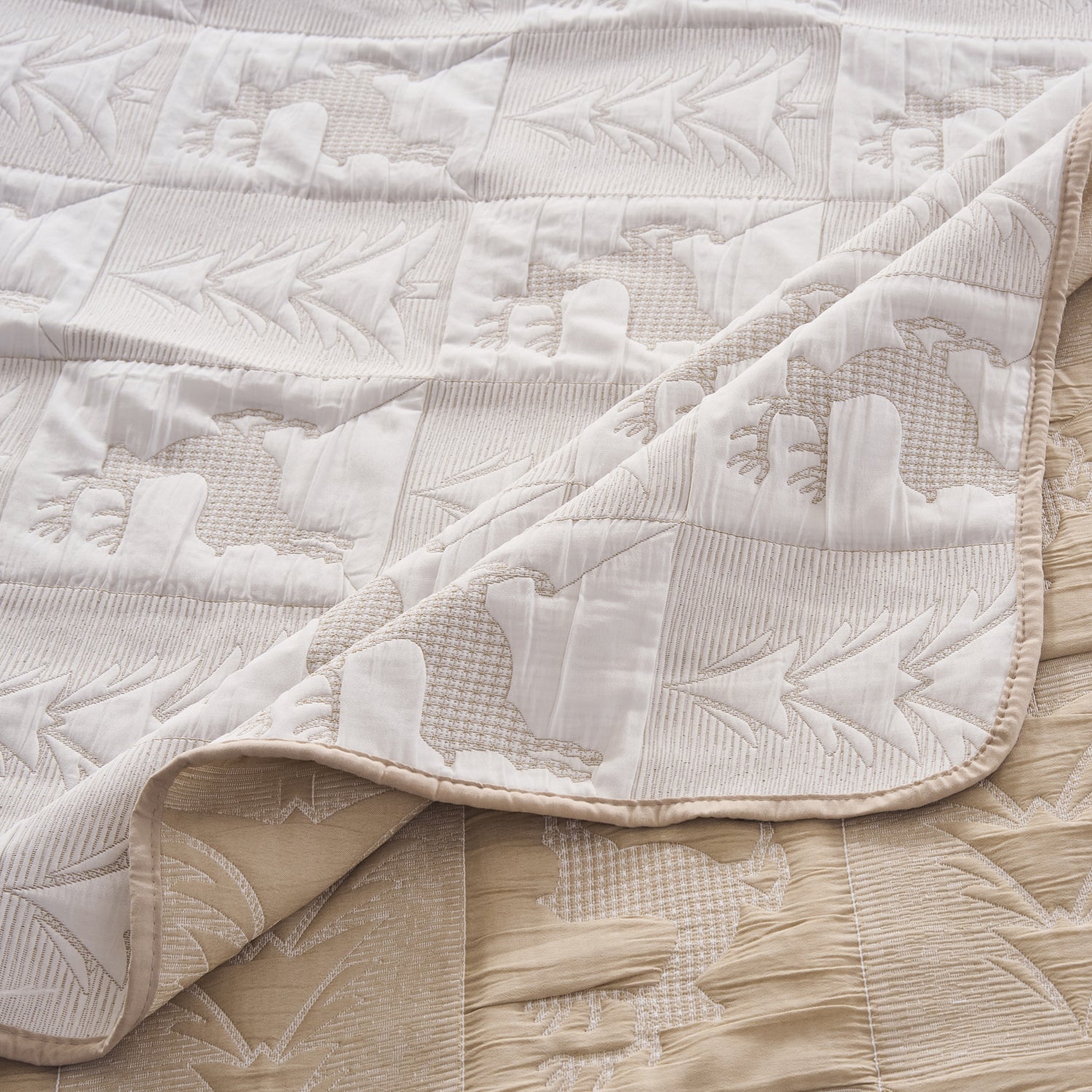 Greenland Home Fashion Reindeer Games 100% Woven Polyester Jacquard Coverlet Set White