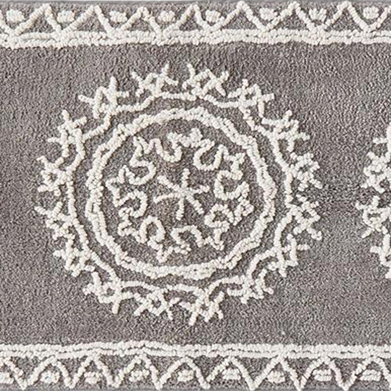 SKL Home Saturday Knight Ltd Medallia Visually Appealing 2-Tone Medallion Design - Gray