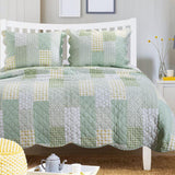 Greenland Home Fashions Barefoot Bungalow Juniper Geometric Patterns and Scalloped Borders Comfort Quilt Set - Sage