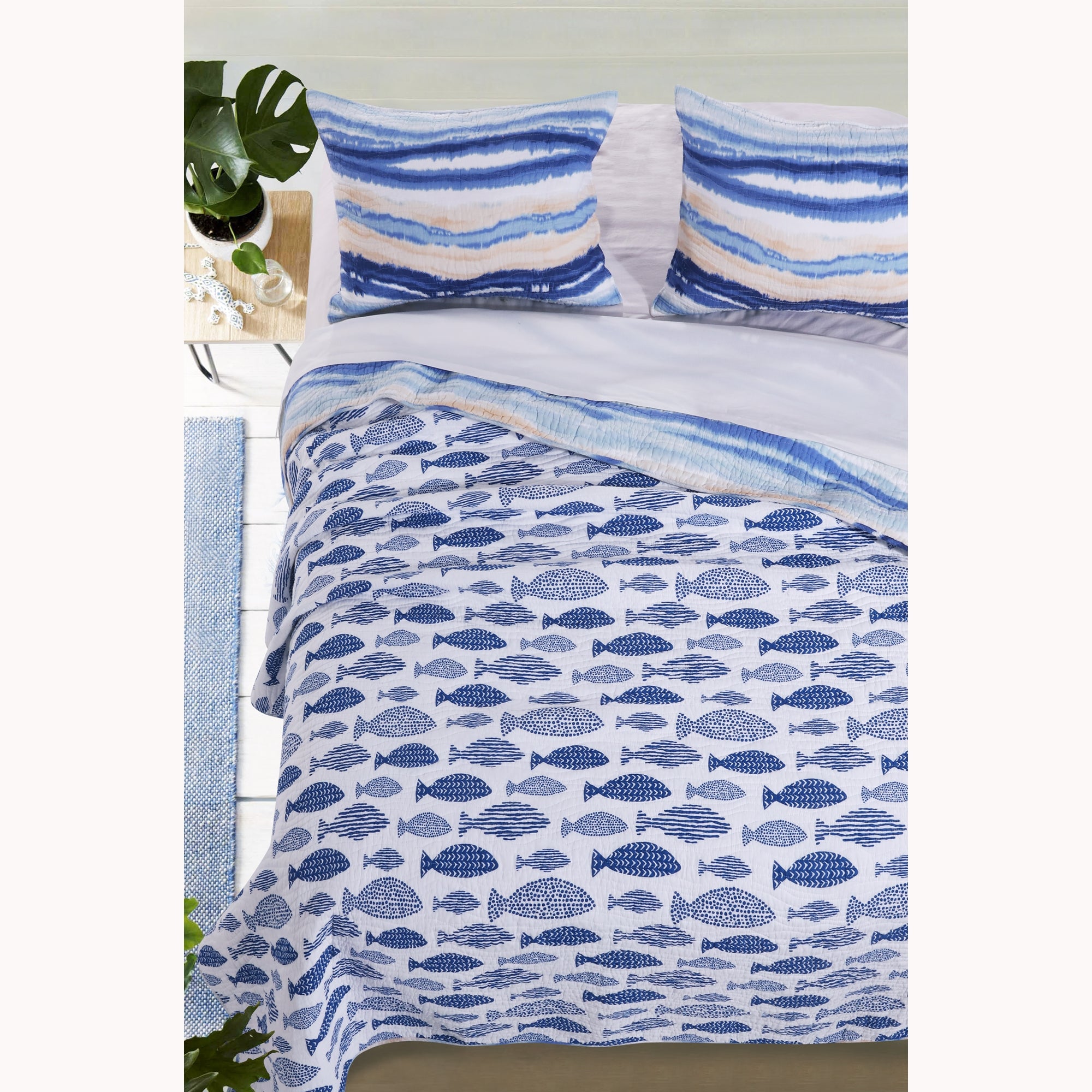 Barefoot Bungalow Crystal Cove Quilt and Pillow Sham Set - Blue